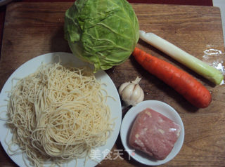 圆白菜肉丝炒面的做法步骤：1