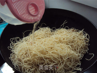 圆白菜肉丝炒面的做法步骤：8