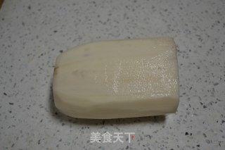 糖醋莲菜的做法步骤：1