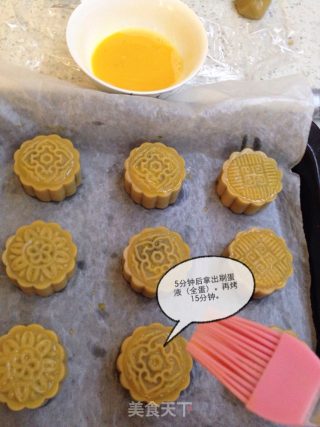 广式月饼的做法步骤：12