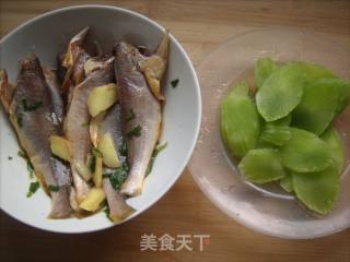 莴笋烧小黄鱼的做法步骤：2