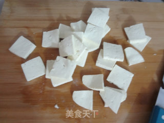 青椒炒豆腐的做法步骤：1