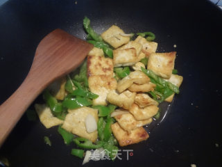 青椒炒豆腐的做法步骤：9