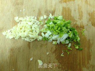 油泼拉条子的做法步骤：1