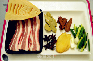 笋焖五花肉的做法步骤：1