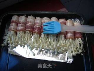 培根金针菇卷的做法步骤：4