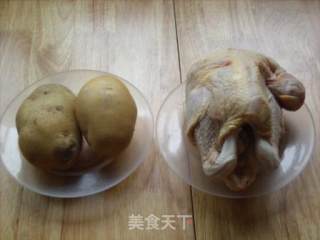 土豆烧童子鸡的做法步骤：1
