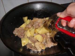 土豆烧童子鸡的做法步骤：8