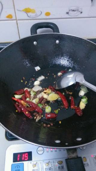 辣子鸡丁的做法步骤：3