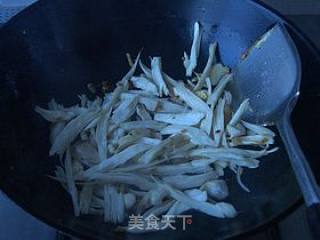 洋葱杏鲍菇炒牛筋的做法步骤：3