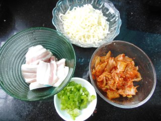 泡菜五花肉披萨的做法步骤：3
