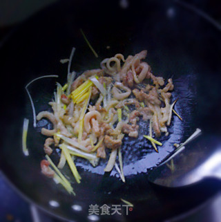 蒜苔炒肉的做法步骤：2