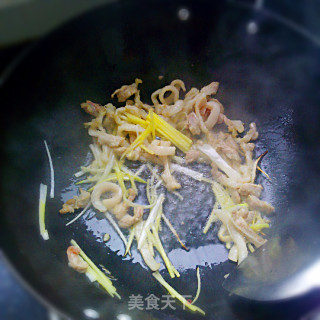 蒜苔炒肉的做法步骤：3