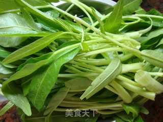 炒空心菜的做法步骤：1
