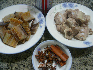 鳗鲞烧排骨的做法步骤：1