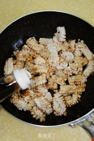 柱候酱爆鱿鱼花的做法步骤：6
