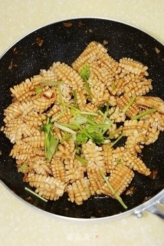 柱候酱爆鱿鱼花的做法步骤：7