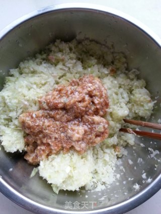 白菜猪肉馅饼的做法步骤：4