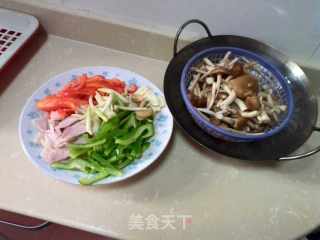 干锅茶树菇的做法步骤：1