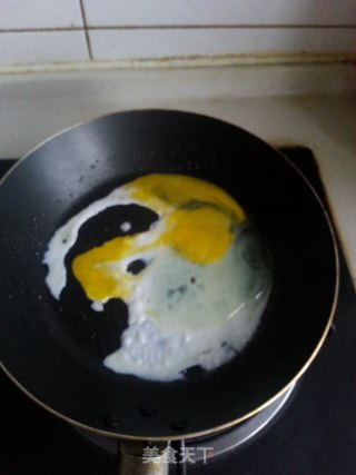 蒜苗炒鸡蛋的做法步骤：2