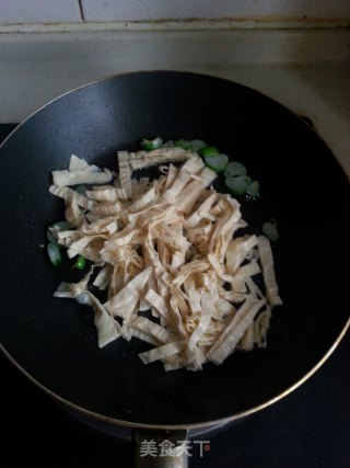 蒜苗炒鸡蛋的做法步骤：4