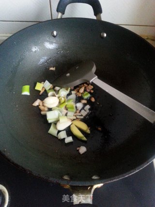 土豆榛蘑炖排骨的做法步骤：4