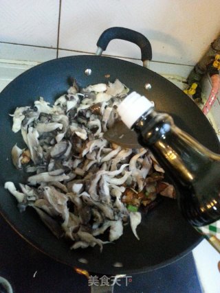 平菇炒肉丝的做法步骤：5