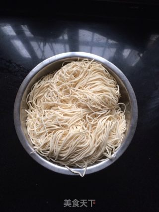 焖面（卤面）的做法步骤：1