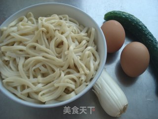 蛋炒面的做法步骤：1