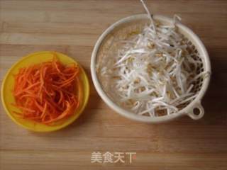 绿豆芽炒胡萝卜的做法步骤：2