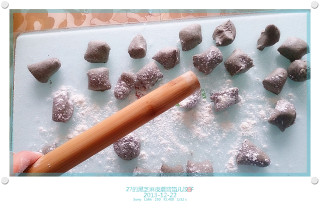 27的烹饪日记—— 黑芝麻皮蘑菇馅儿饺子的做法步骤：2