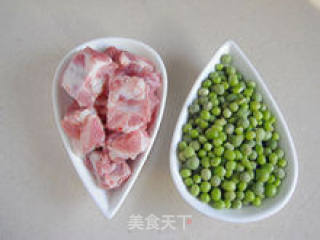 【排骨蒸豌豆】--- 从小吃到大的家乡菜的做法步骤：1