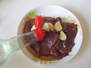 烧汁猪肝的做法步骤：2