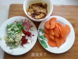 胡萝卜炒菜花的做法步骤：3