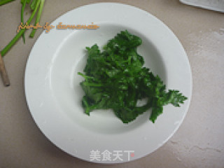 芹叶蛋花汤的做法步骤：3