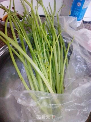 芹菜炒肉片的做法步骤：1