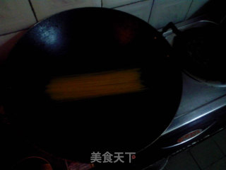 不一样的囗感～～火腿炒意大利面的做法步骤：2