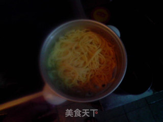 不一样的囗感～～火腿炒意大利面的做法步骤：5