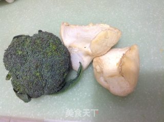 鲍汁白灵菇的做法步骤：1