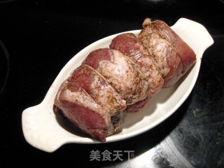 烤五香猪臀肉的做法步骤：5