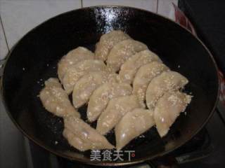 山药锅贴的做法步骤：9