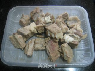 香菇烧排骨的做法步骤：1
