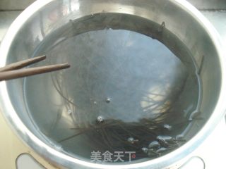 凉拌蕨根粉的做法步骤：1