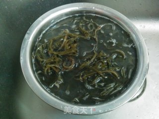 【海带炖猪蹄】——简单而不失美味的做法步骤：5