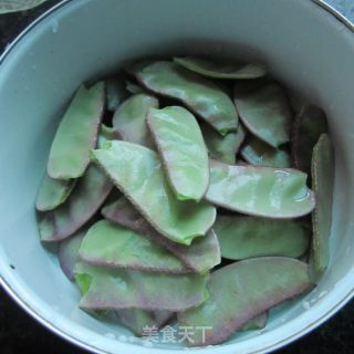 峨眉豆炒肉的做法步骤：1