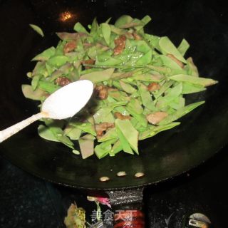 峨眉豆炒肉的做法步骤：4