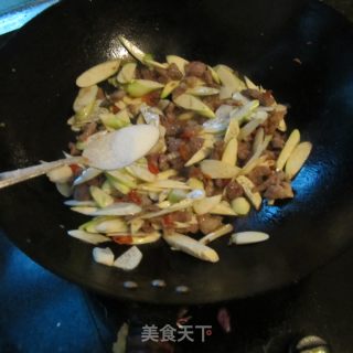 蒿笋炒肉的做法步骤：4