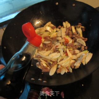 蒿笋炒肉的做法步骤：5