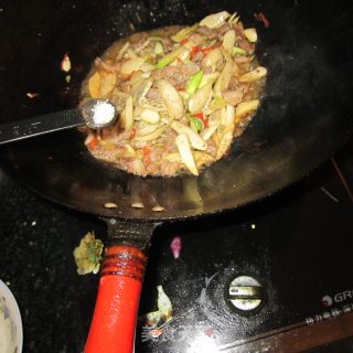 蒿笋炒肉的做法步骤：7