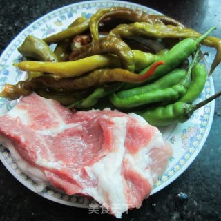 酸辣肉的做法步骤：1